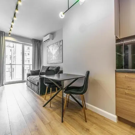 Bright And Cozy-golden Apartments-city Center&s37 *